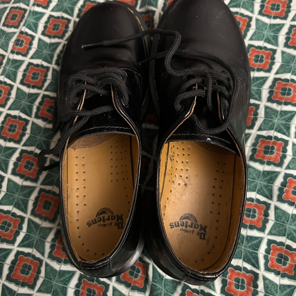 1461 smooth doc martens women’s 9